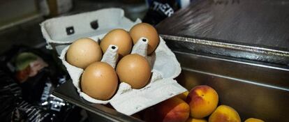 Cart&oacute;n de huevos en un supermercado de Francia