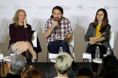 Pablo Iglesias, líder de Podemos, Ione Belarra, portavoz, y Amparo Ballester, catedrática, presentan la ley de corresponsabilidad.  