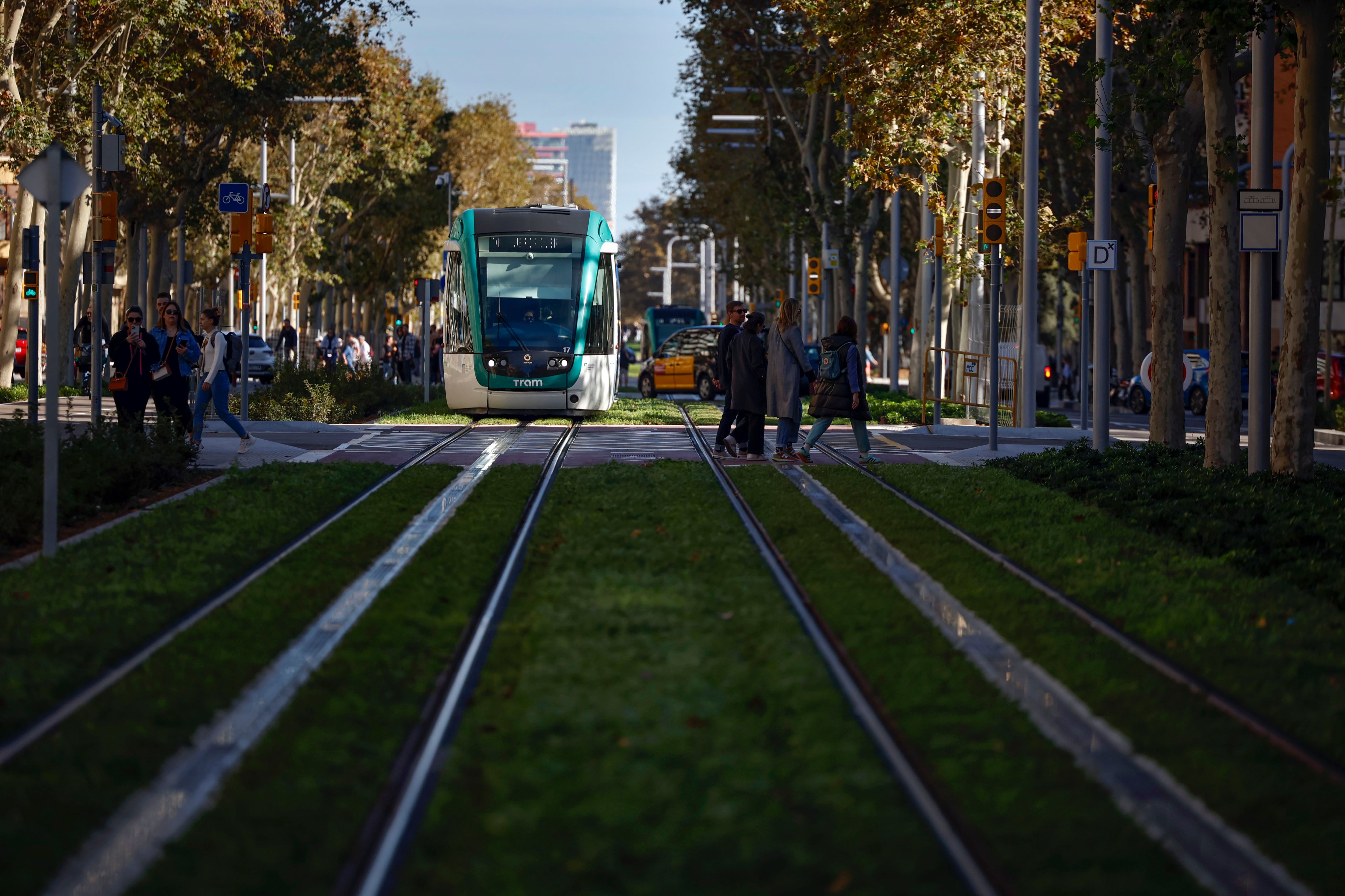 Inaugurado el tranvía hasta Verdaguer: “Me encanta. Cuando llegue a Francesc Macià será perfecto”