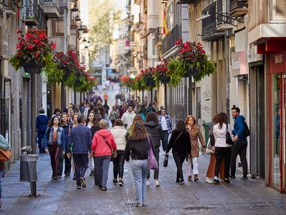Una calle comercial de Granada, a finales de marzo.