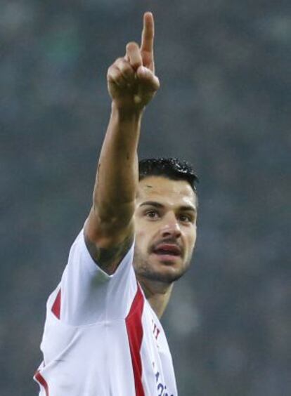 El sevillista Vitolo celebra un gol.