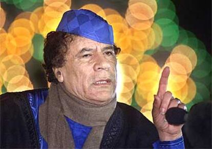 El líder libio, Muammar el Gaddafi, durante una conferencia de prensa en Trípoli, en 2001

. 

/ ASSOCIATED PRESS