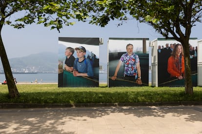 Vista de los Jardines de Ereaga en Getxo, donde se exhibe ‘Betrachterbilder (Imágenes del espectador)’, de Arno Gisinger.