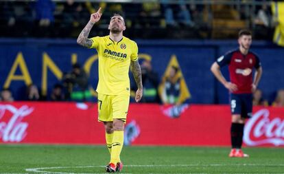 Alcácer celebra su primer gol como jugador del Villarreal, ante Osasuna.