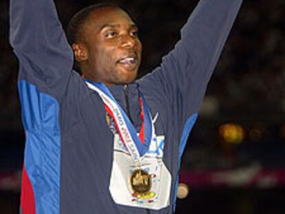 Sin Young, que posa con su medalla tras su victoria en París 2003.
