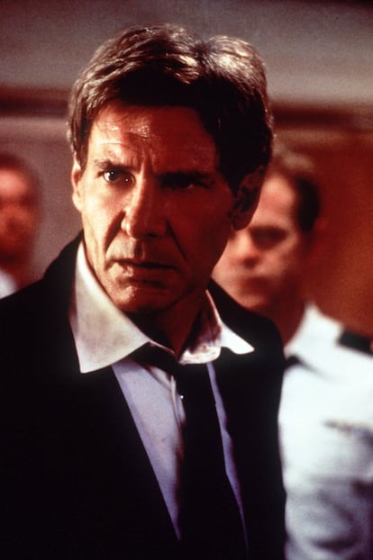 Harrison Ford es uno de los muchos actores estadounidenses que se ha puesto en la piel de presidente de Estados Unidos. En su caso, en la película 'Air Force One' (1997) de Wolfgang Petersen, hacía frente a un ataque terrorista en pleno vuelo del avión presidencial.