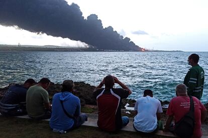 explosión en la base de contenedores en la zona industrial de la bahía de Matanzas, hoy en Cuba