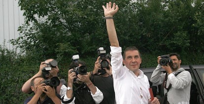 Arnaldo Otegi, en agosto de 2008, tras abandonar la cárcel de Martutene.