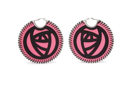 Pendientes Roses (450 euros), de Loewe.