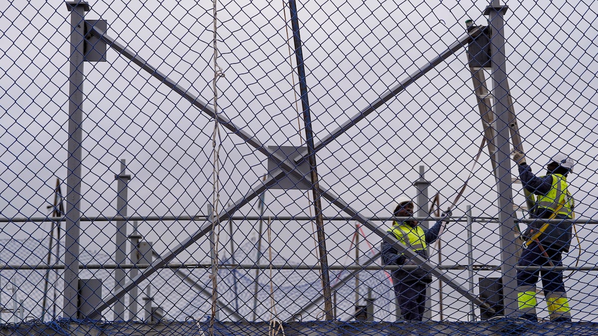 Fitch cree que España incumplirá los objetivos de déficit pese al sólido crecimiento económico