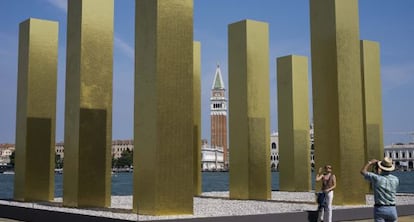 'El cielo sobre nueve columnas' del artista alemán Heinz Mack.