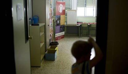 Un niño de la escuela de verano de Save The Children de Sevilla.