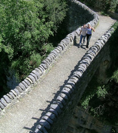 El puente de San Urbez en Huesca destaca por su asombroso emplazamiento.