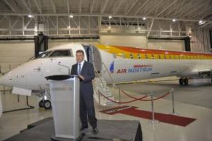 Acto de entrega del primero de los nuevos reactores CRJ1000 construidos por la empresa canadiense Bombardier que adquirió la aerolínea española Air Nostrum. EFE/Archivo