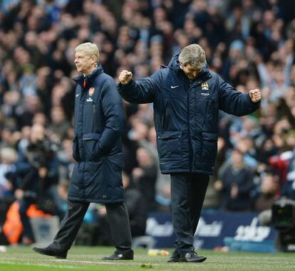 Pellegrini celebra uno de los goles del Manchester ante Wenger