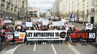 Manifestación ante el Congreso para exigir una 'ley antiokupas', el pasado marzo.