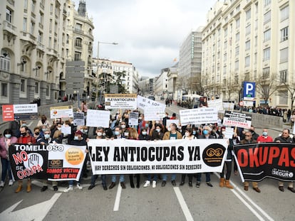 Manifestación ante el Congreso para exigir una 'ley antiokupas', el pasado marzo.