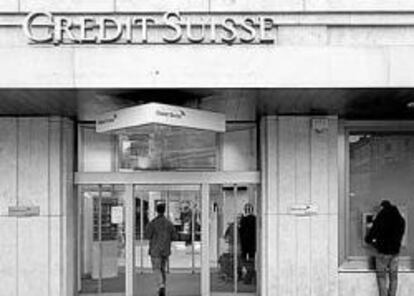 Credit Suisse despide a un grupo de brókers por falsear precios