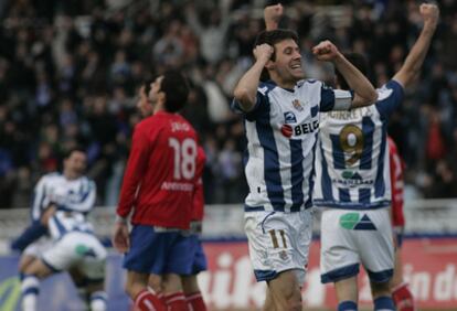 Aranburu, con Agirretexe y Jaio detrás, celebra el segundo gol de la Real.