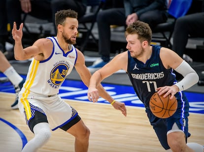 Doncic y Curry, en el partido Dallas-Golden State, el 6 de febrero.