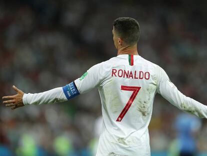 Cristiano Ronaldo se lamenta en un partido con Portugal