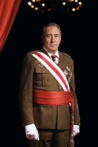Juanjo Puigcorbé, con el uniforme de capitán general del Rey