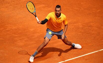 Nick Kyrgios durante su partido de ayer contra Daniil Medvedev en la primera ronda del Masters 1000 de Roma.