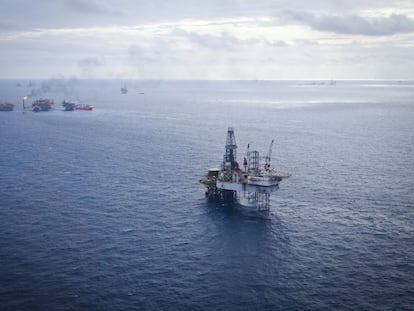 Plataformas petroleras en el yacimiento Ku Maloob Zaap en el Golfo de México.