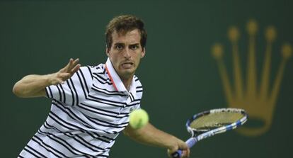 Albert Ramos, en el duelo de 2015 contra Federer en Shanghái.