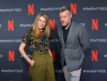 Annabel Jones y Charlie Brooker, en un evento de Netflix en junio de 2019 en Los Ángeles.