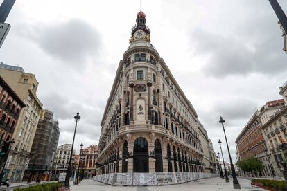 Equina del Edificio Canalejas, en Madrid.