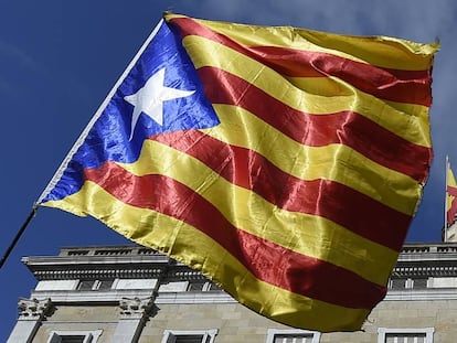 Una estelada frente al Palau de la Generalitat en Barcelona. 