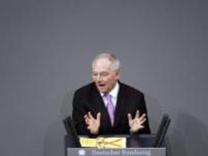 Schäuble cree que conceder 2 años más a Grecia no debe implicar ayudas extras