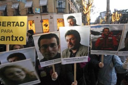 Manifestación en Madrid para pedir la liberación de los activistas de Greenpeace.