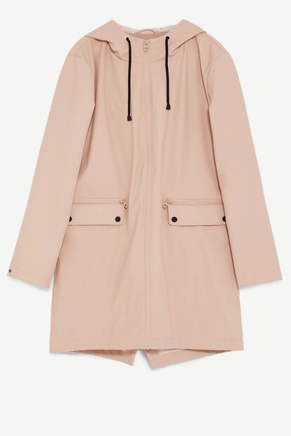 Chaqueta impermeable de Zara. La solución perfecta a las tormentas primaverales (39,99 euros).