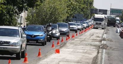 Operación asfalto en el puente de López de Hoyos, en Madrid.