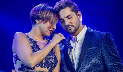 David Bisbal y Chenoa, en el concierto de 'OT El Reencuentro' en 2016.