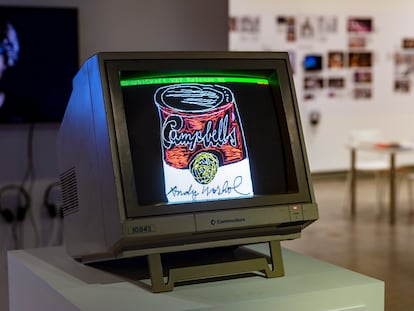 'Sin título (Lata de sopa Campbell)' es uno de los objetos digitales que Andy Warhol creó en 1985, ahora subastados por la casa Christie's. El estudio de la Universidad Carnegie Mellon (Pensilvania) que recuperó estos archivos los expuso en 2019, presentándolos en su soporte original.