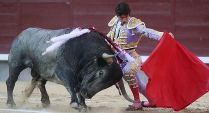 El matador Sebastáan Castella, en Las Ventas durante la Feria de San Isidro.