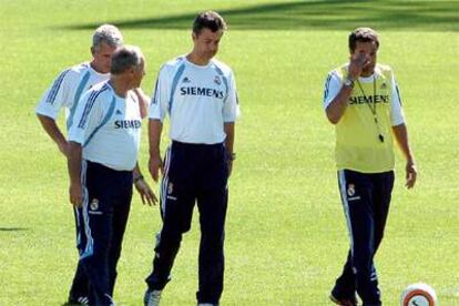 Luxemburgo (a la derecha), junto a tres integrantes de su cuerpo técnico.