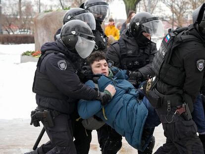 Police detain a man as he tried lay flowers in memory of Alexei Navalny in St. Petersburg on Saturday, Feb. 17, 2024.