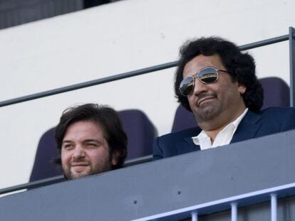 Al-Thani en el palco de la Rosaleda.
