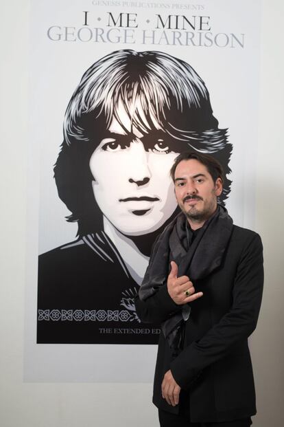 Dhani Harrison, de 40 años e hijo de George Harrison, comenzó su carrera produciendo el álbum póstumo de su padre ‘Brainwashed’ en 2001. Además, ha pasado por varias bandas de música y sacado un puñado de canciones propias.