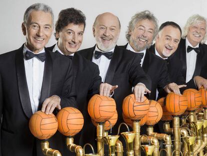 Les Luthiers con Martín O'Connor, el segundo empezando por la derecha.