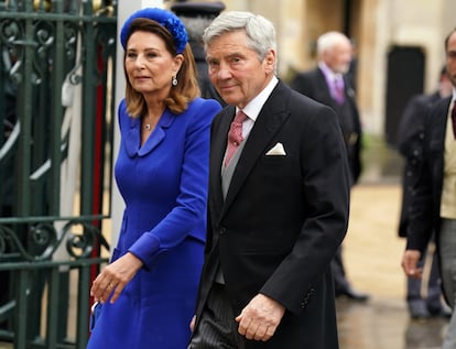 Michael y Carole Middleton a su llegada a la coronación de Carlos III, el 6 de mayo de 2023, en la abadía de Westminster, en Londres (Inglaterra).