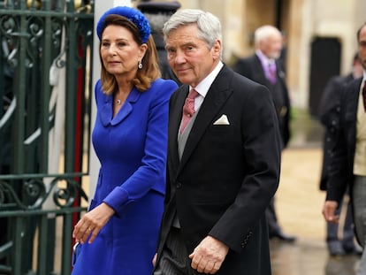 Michael y Carole Middleton a su llegada a la coronación de Carlos III, el 6 de mayo de 2023, en la abadía de Westminster, en Londres (Inglaterra).
