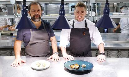 Jordi Roca, el chef pastelero de El Celler de Can Roca, con el mexicano Enrique Olvera