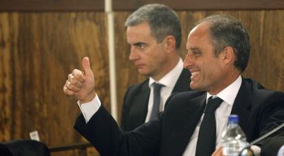 Francisco Camps y Ricardo Costa, tras conocer el veredicto absolutorio del jurado. 