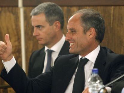 Francisco Camps y Ricardo Costa, tras conocer el veredicto absolutorio del jurado. 