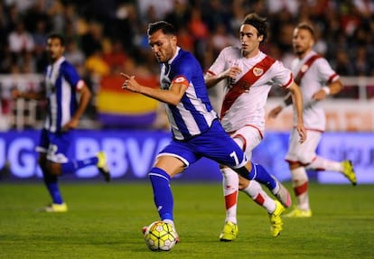 Lucas Pérez encara la portería.